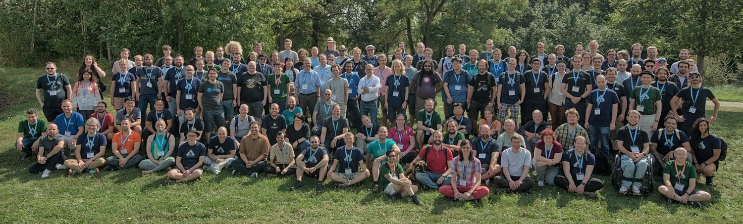 akademy2024-groupphoto_crop_1500